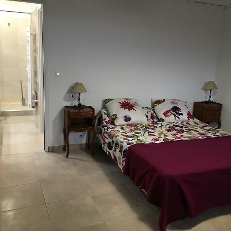 Au Domaine De Lea Apartment อิแยร์ ภายนอก รูปภาพ