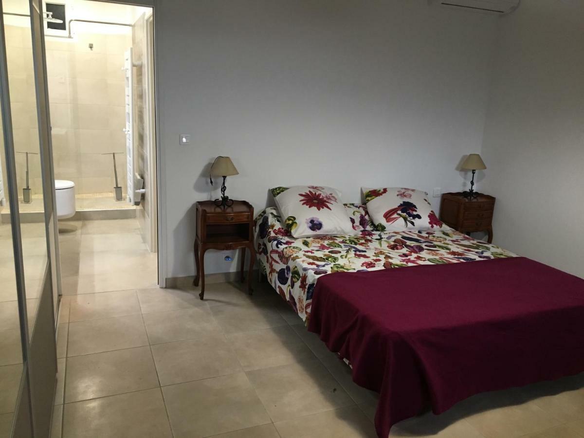 Au Domaine De Lea Apartment อิแยร์ ภายนอก รูปภาพ