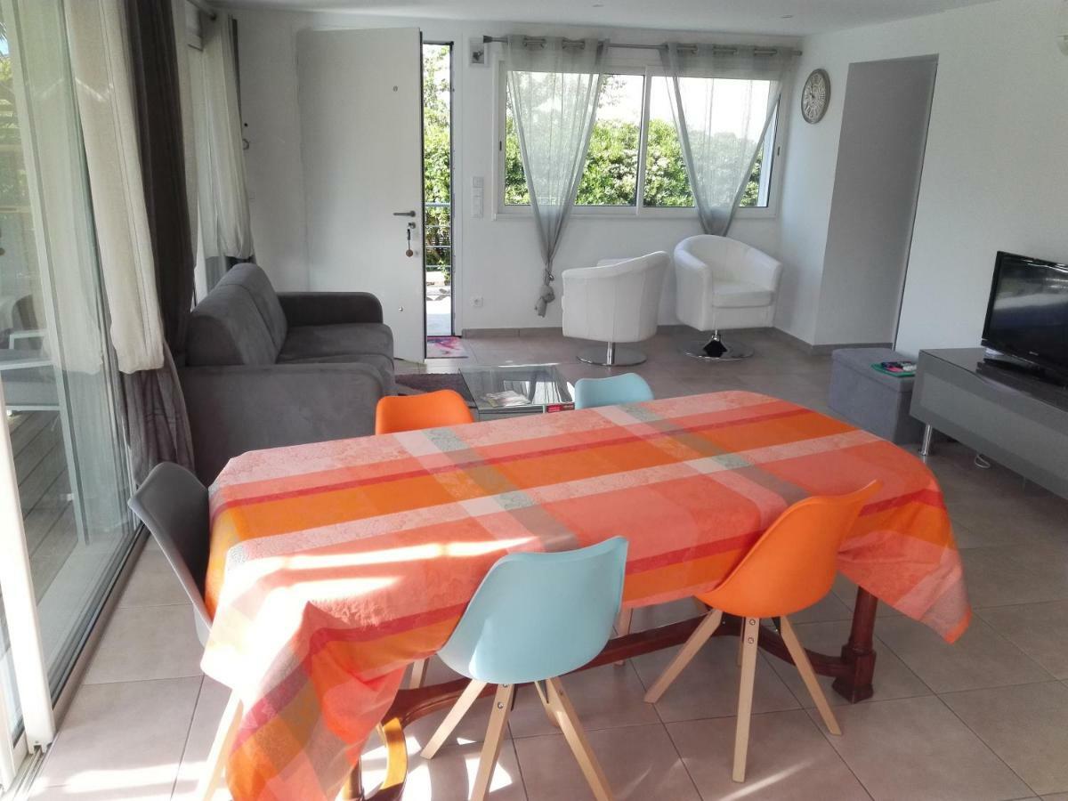 Au Domaine De Lea Apartment อิแยร์ ภายนอก รูปภาพ